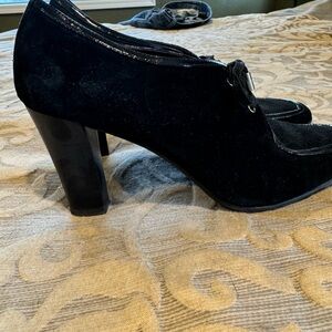 Anne Klein lace up heel